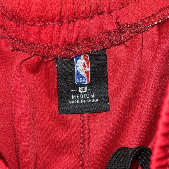 Chicago Bulls NBA Men’s Basketball Short Size Medium - Picture 3 of 6